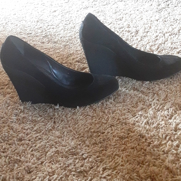 Shoes - Picture 2 of 5